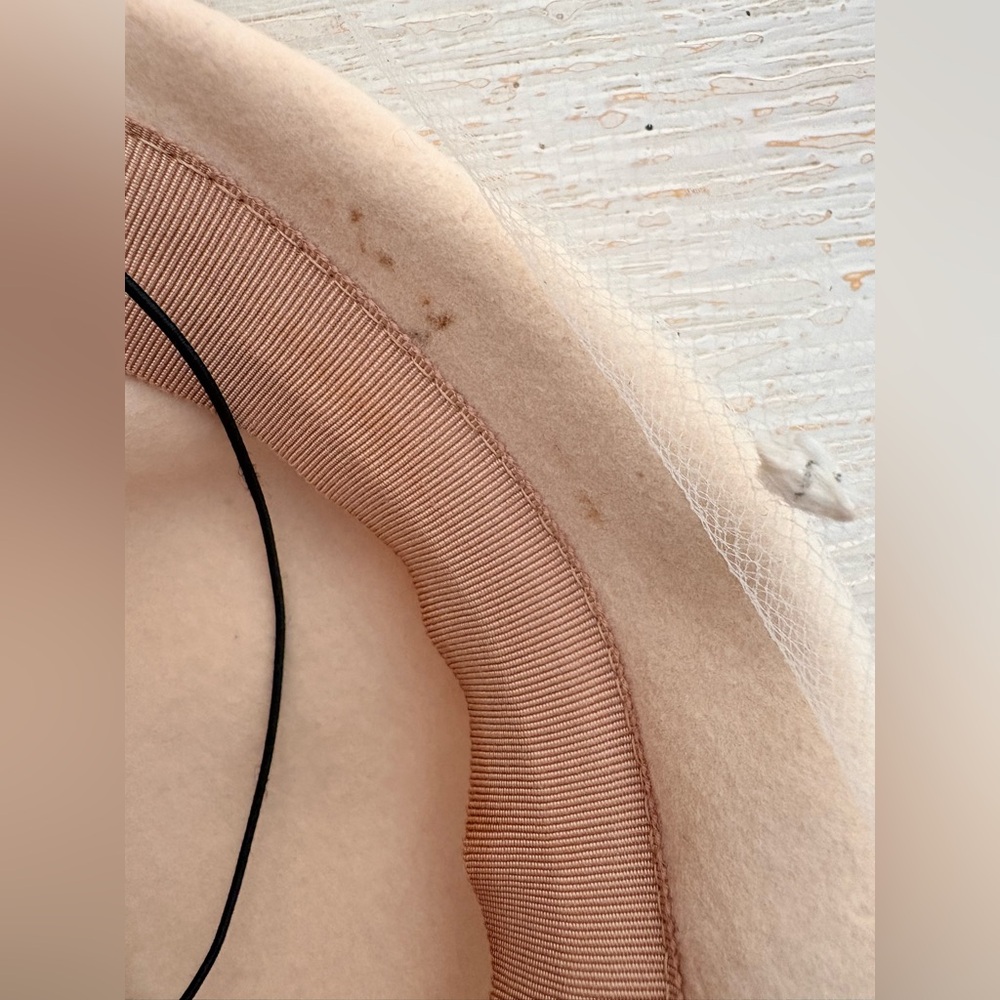 VTG Betmar Ivory Wool Fascinator Mesh Veil Hat - Picture 11 of 14